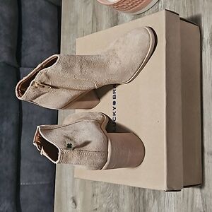 LUCKY BRAND PELLYON SUEDE ALMOND TOE ANKLE BOOTS 6M